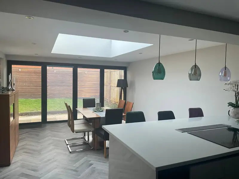 Kitchen with island in a new extension